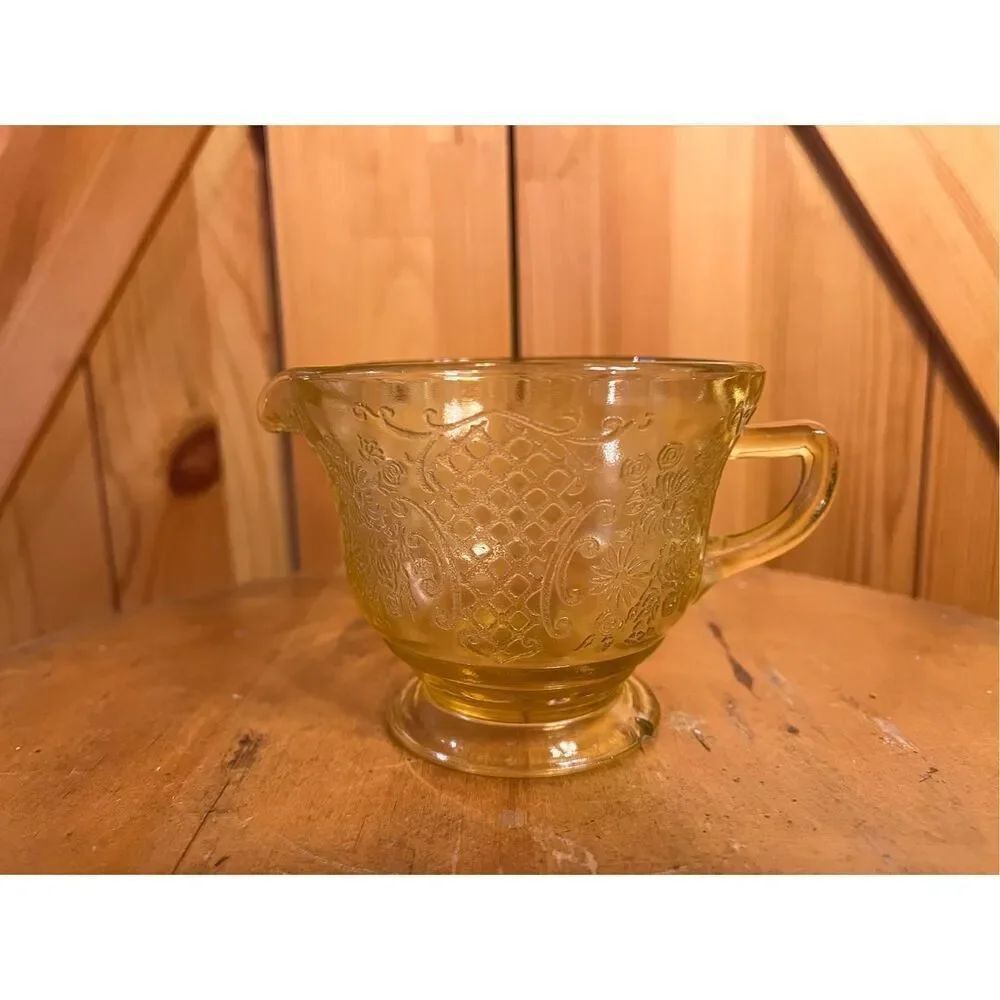 FEDERAL GLASS NORMANDIE BOUQUET & LATTICE YELLOW CREAMER (6075)
